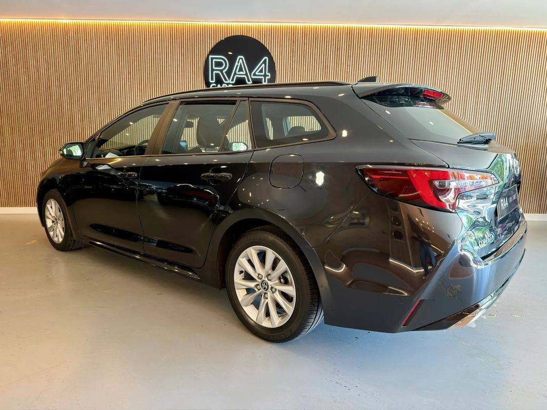 toyota-corolla-2023-hibrido-a-gasolina-1798cc