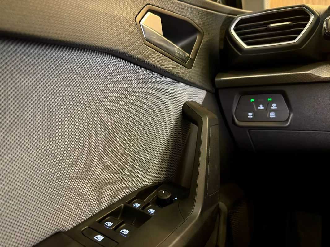 seat-leon-2023-gasolina-999cc