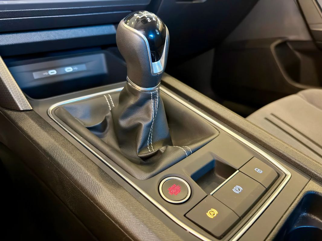 seat-leon-2023-gasolina-999cc