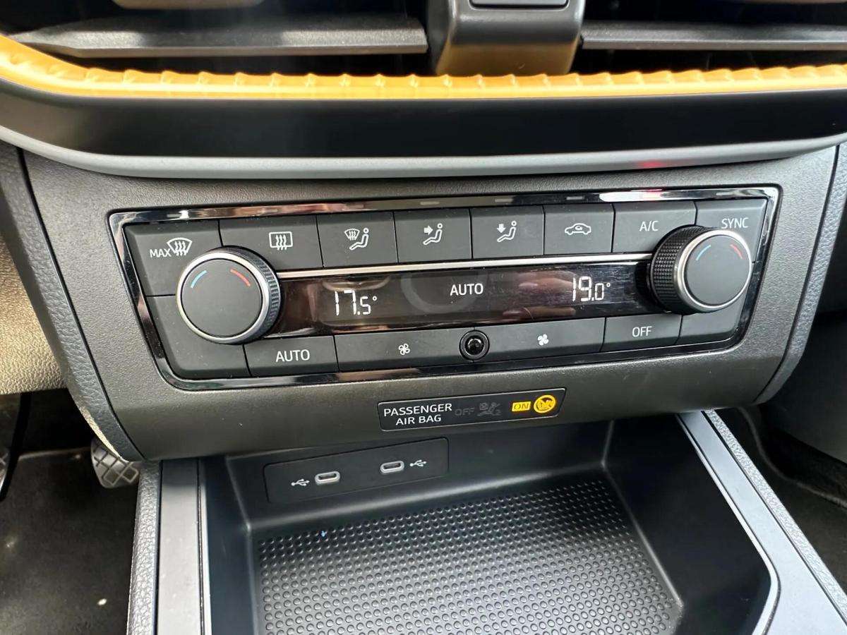 seat-ibiza-2023-gasolina-999cc