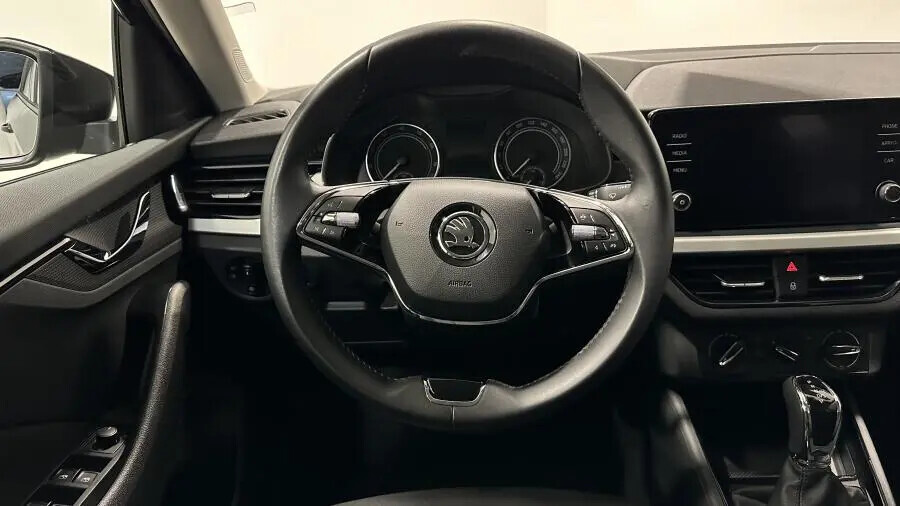 skoda-scala-2023-gasolina-999cc