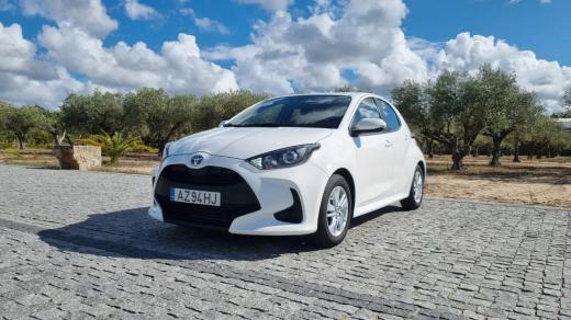 toyota-yaris-2023-hibrido-a-gasolina-1490cc