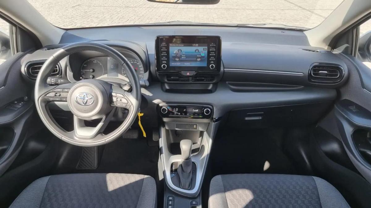 toyota-yaris-2023-hibrido-a-gasolina-1490cc