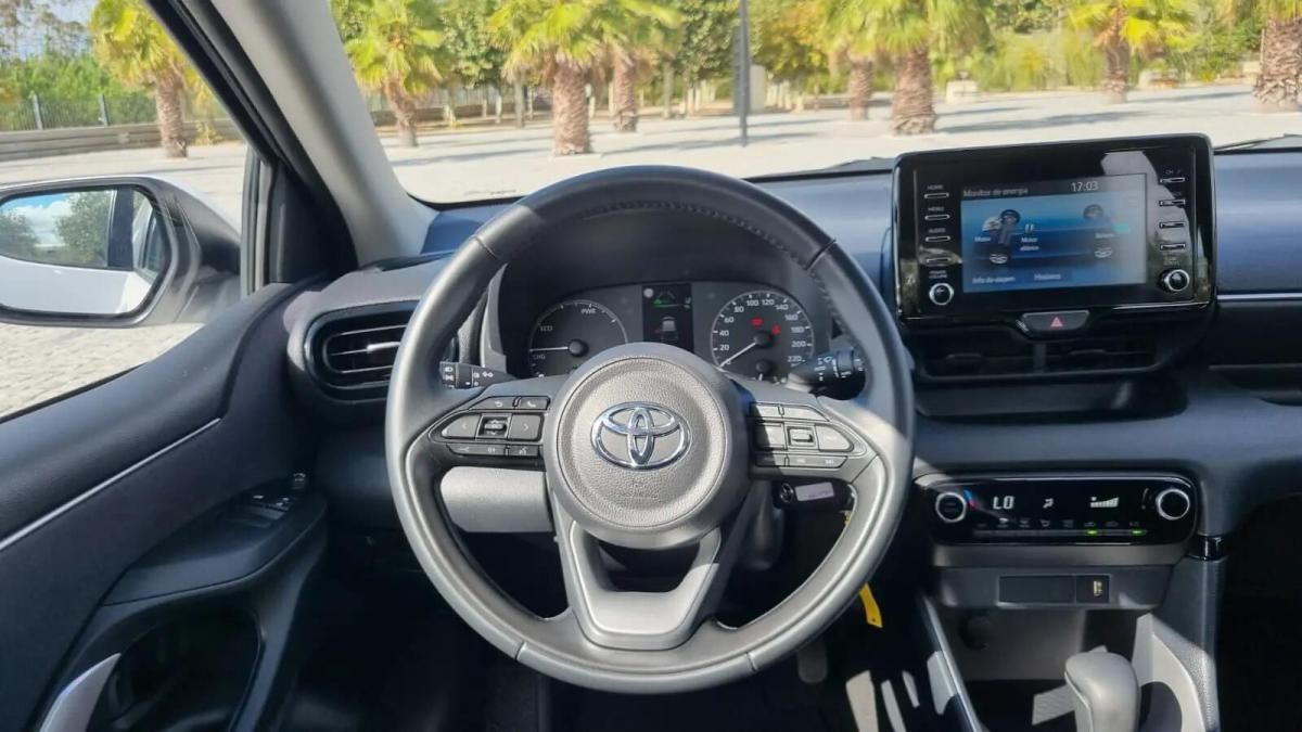 toyota-yaris-2023-hibrido-a-gasolina-1490cc