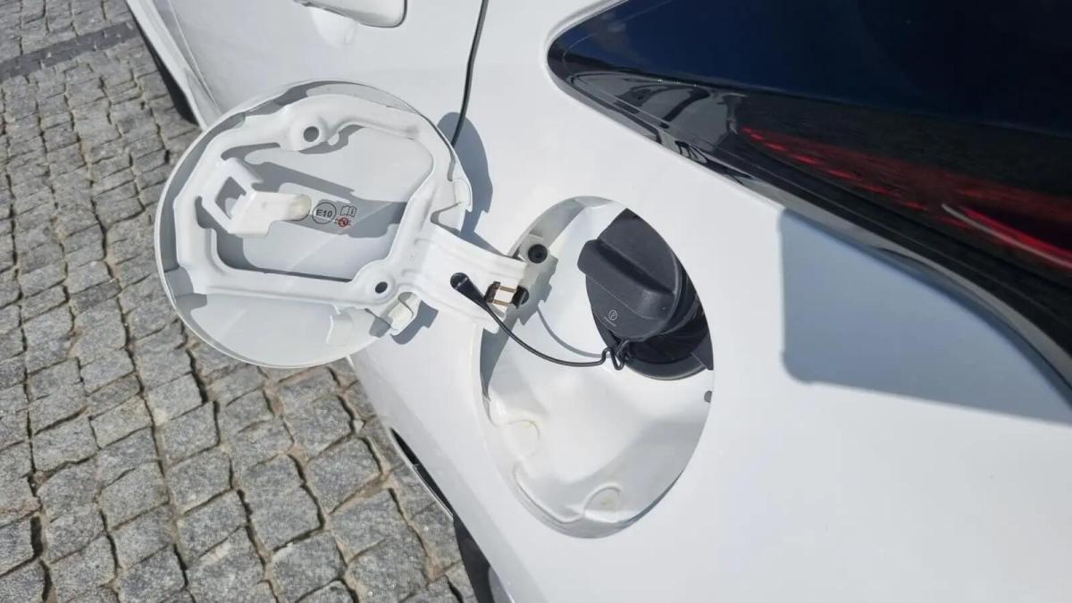 toyota-yaris-2023-hibrido-a-gasolina-1490cc