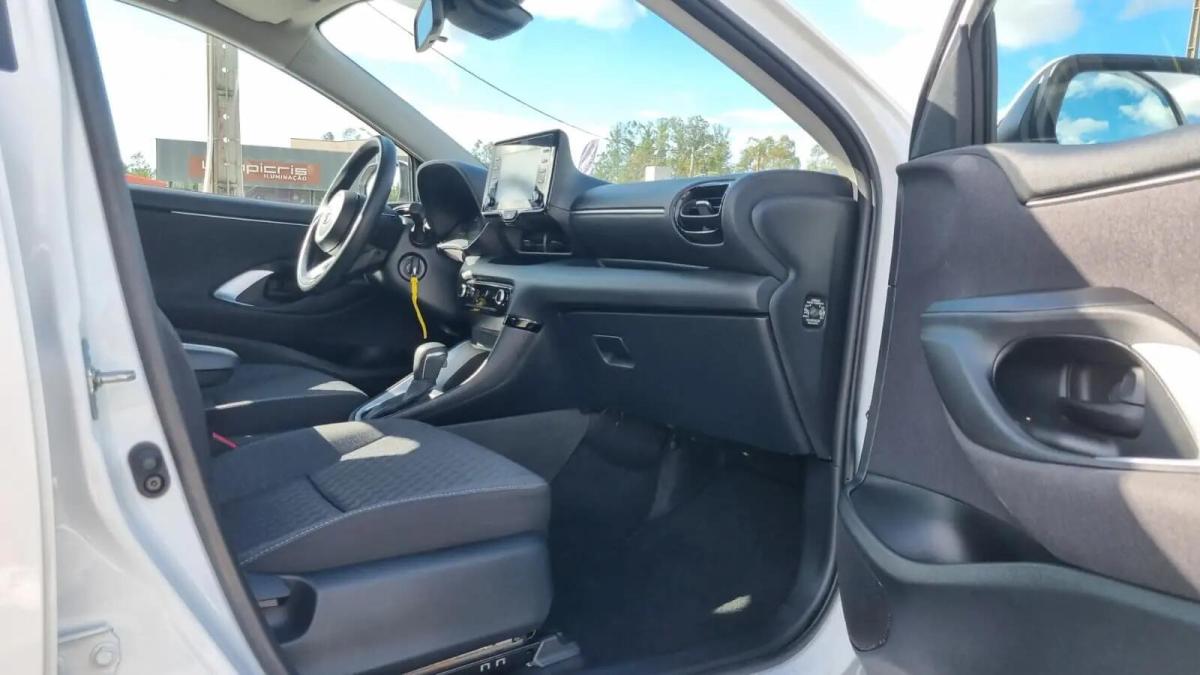 toyota-yaris-2023-hibrido-a-gasolina-1490cc