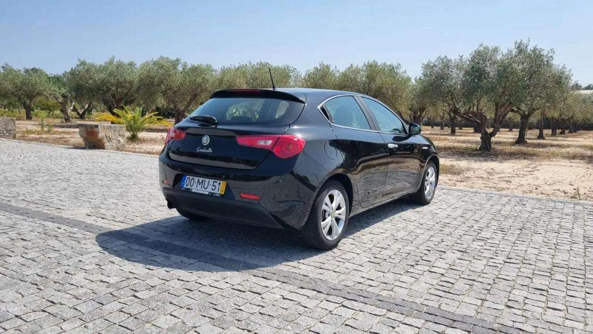 alfa-romeo-giulietta-2012-diesel-1598cc