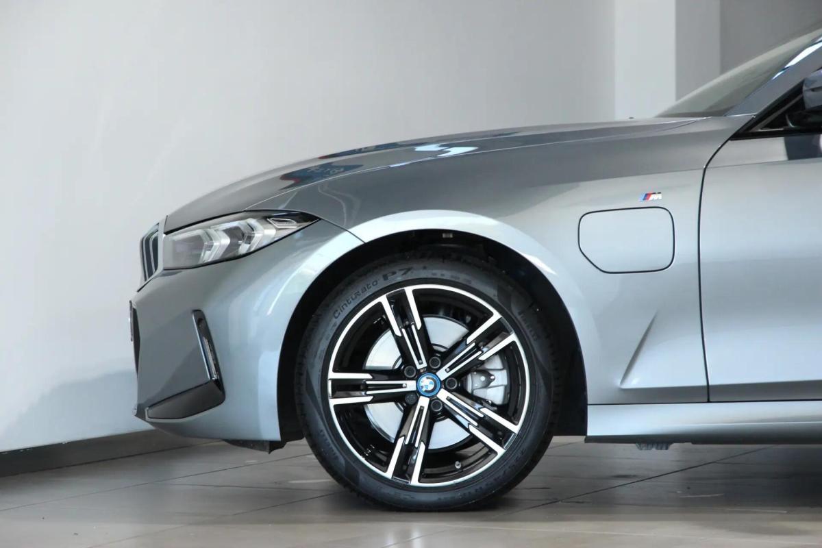 bmw-serie-3-330e-2023-hibrido-a-gasolina-1998cc