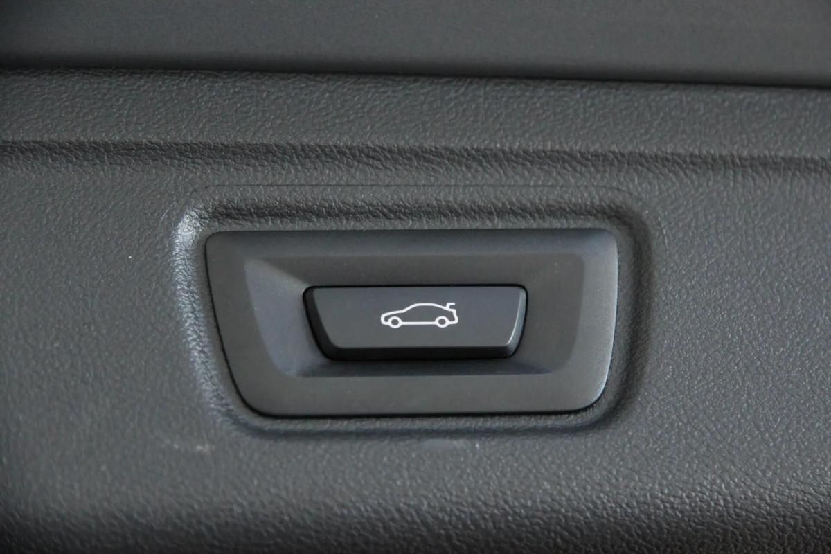 bmw-serie-3-330e-2023-hibrido-a-gasolina-1998cc