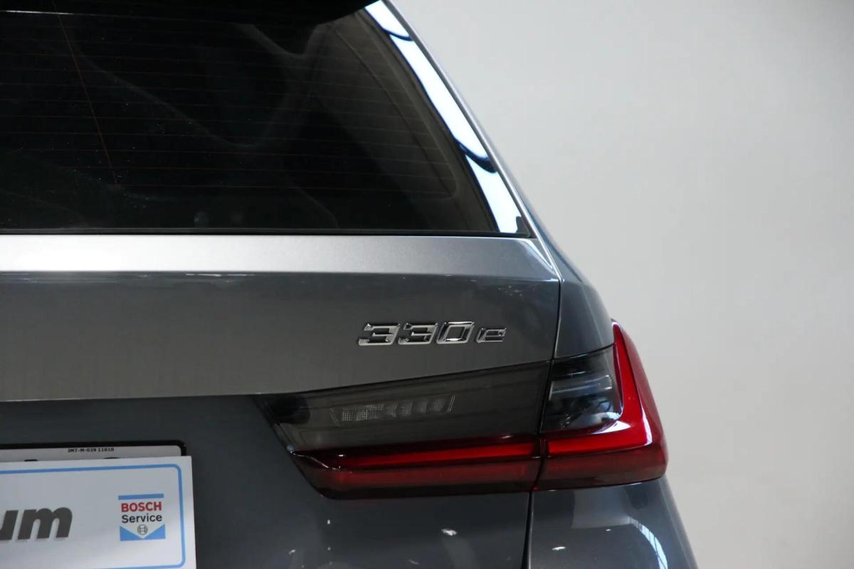 bmw-serie-3-330e-2023-hibrido-a-gasolina-1998cc