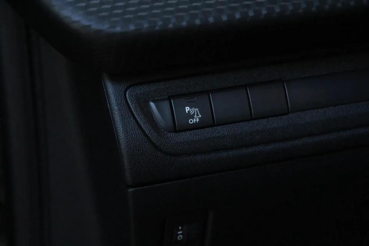 peugeot-208-2018-gasolina-1199cc