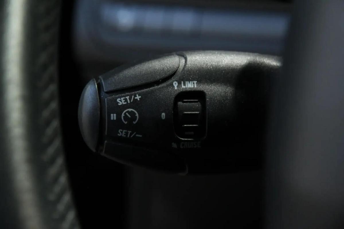 peugeot-208-2018-gasolina-1199cc
