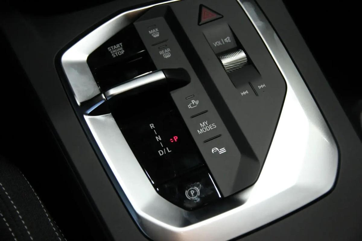 bmw-serie-1-2025-gasolina-1499cc