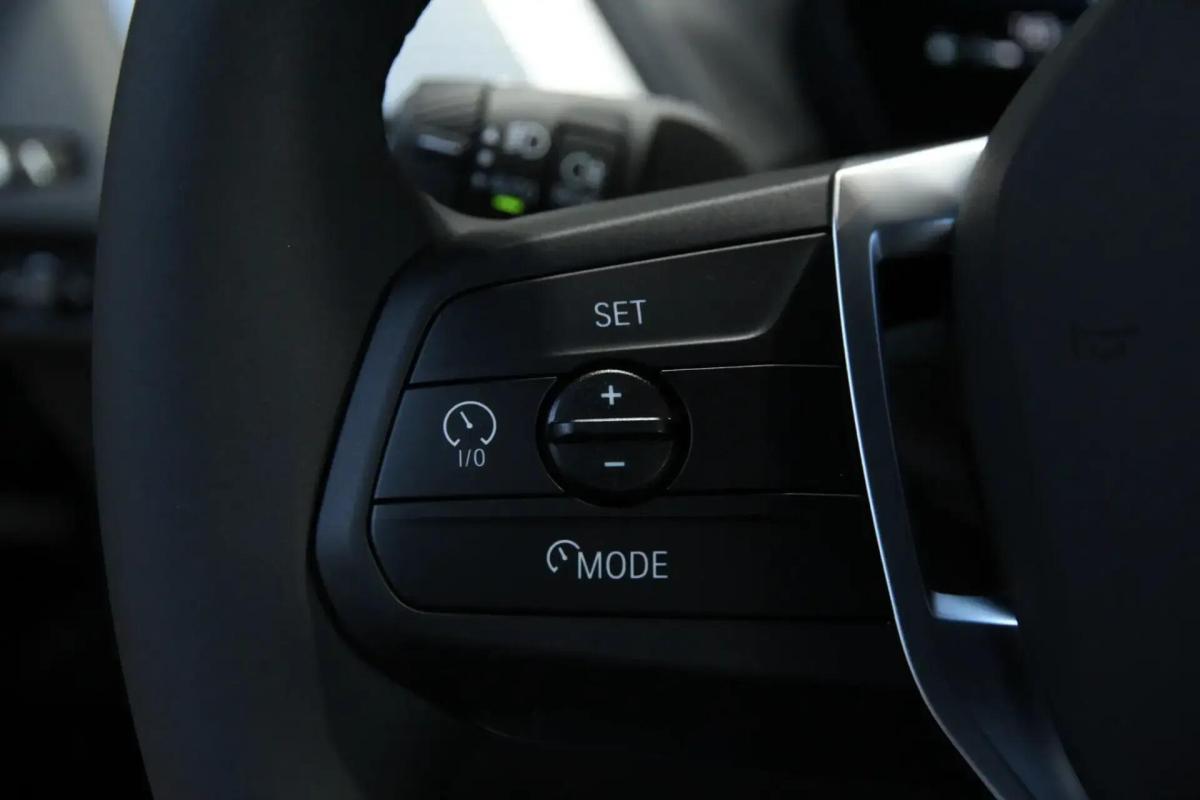 bmw-serie-1-2025-gasolina-1499cc