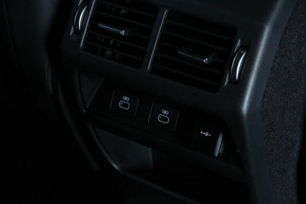 land-rover-discovery-sport-2024-hibrido-a-gasolina-1497cc