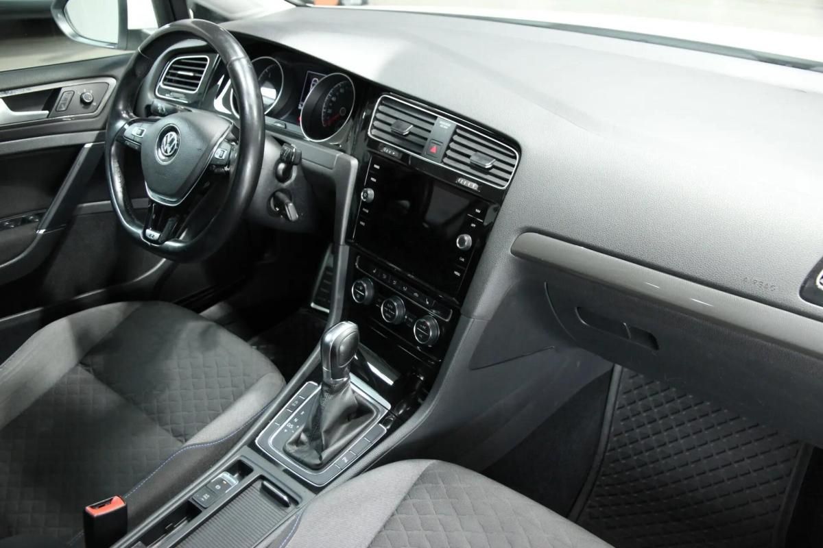 volkswagen-golf-2020-diesel-1598cc
