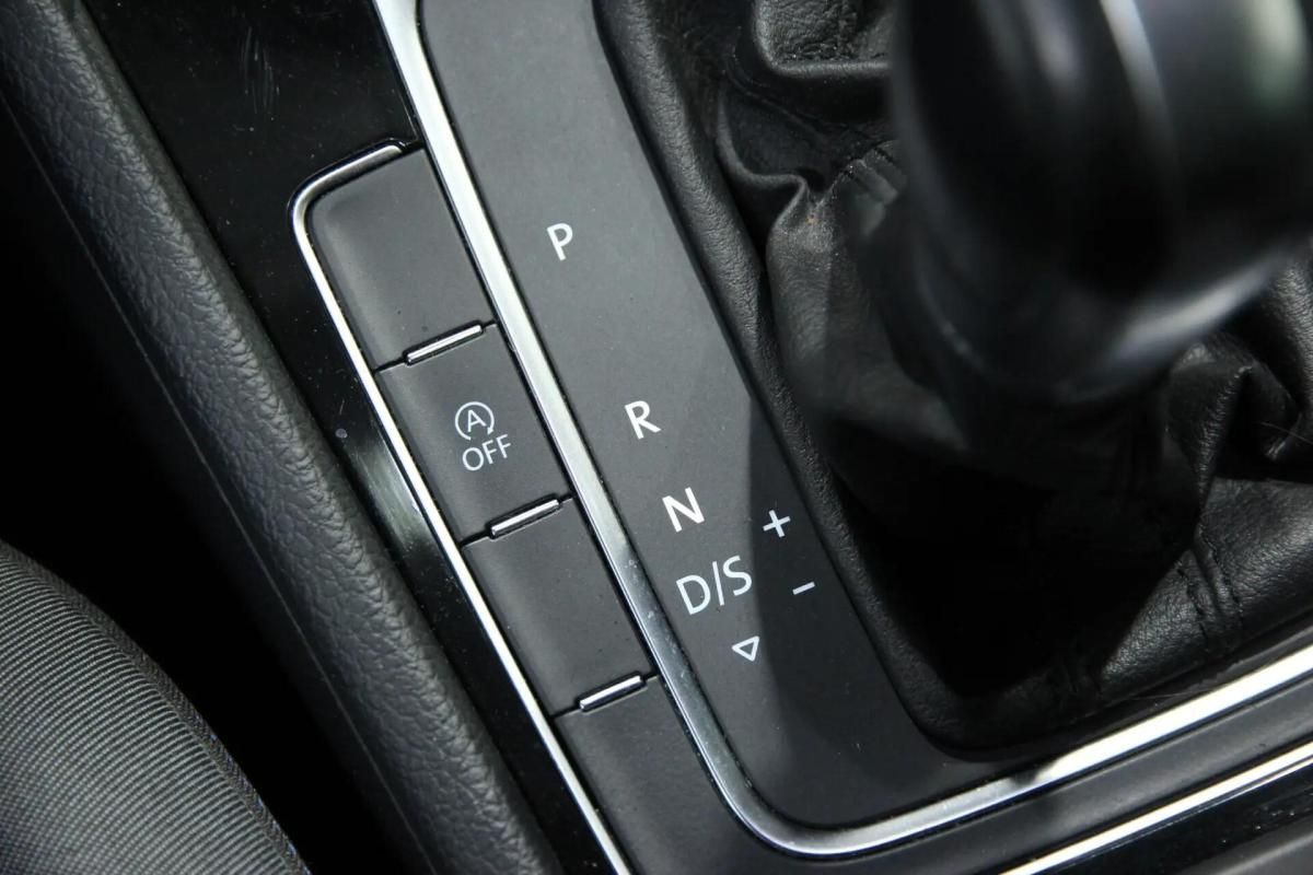 volkswagen-golf-2020-diesel-1598cc