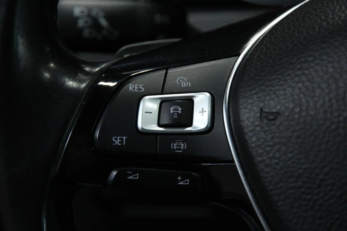 volkswagen-golf-2020-diesel-1598cc
