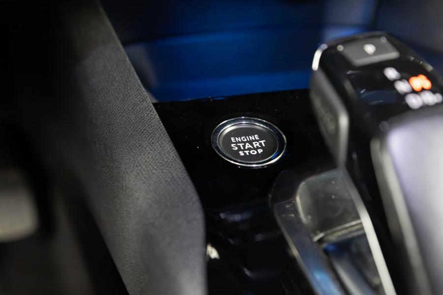 peugeot-3008-2023-hibrido-a-gasolina-1598cc