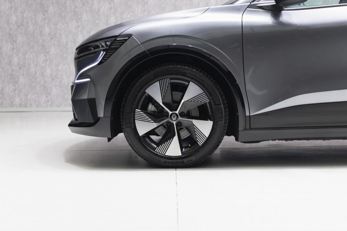 renault-megane-e-tech-2023-eletrico-0cc