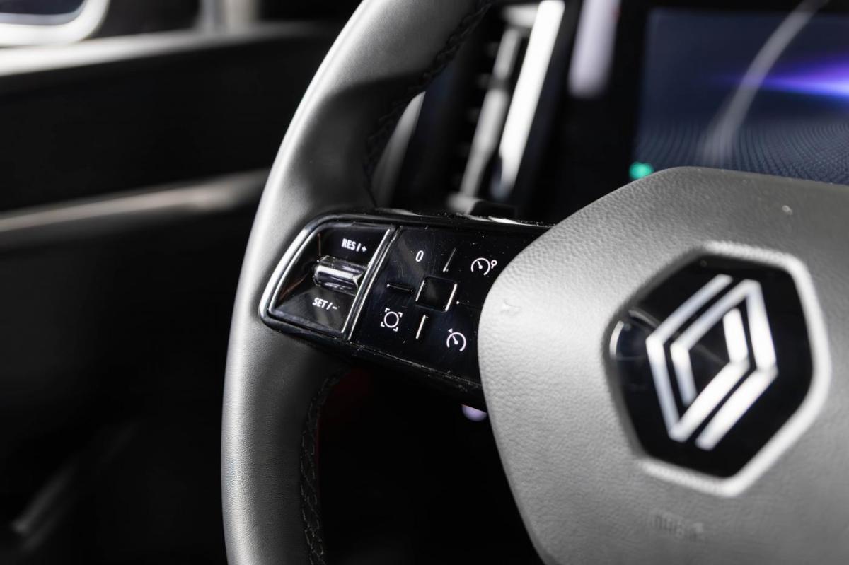 renault-megane-e-tech-2023-eletrico-0cc