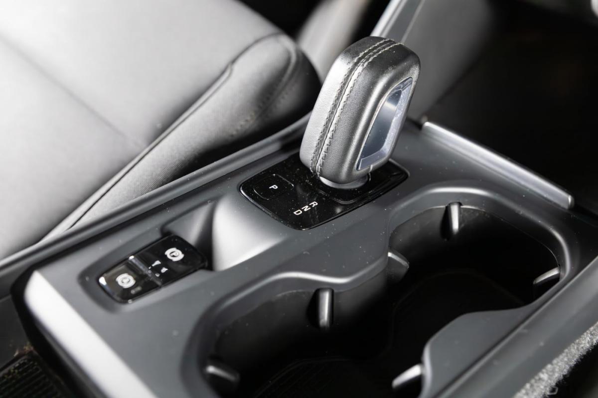 volvo-xc40-2021-hibrido-a-gasolina-1477cc
