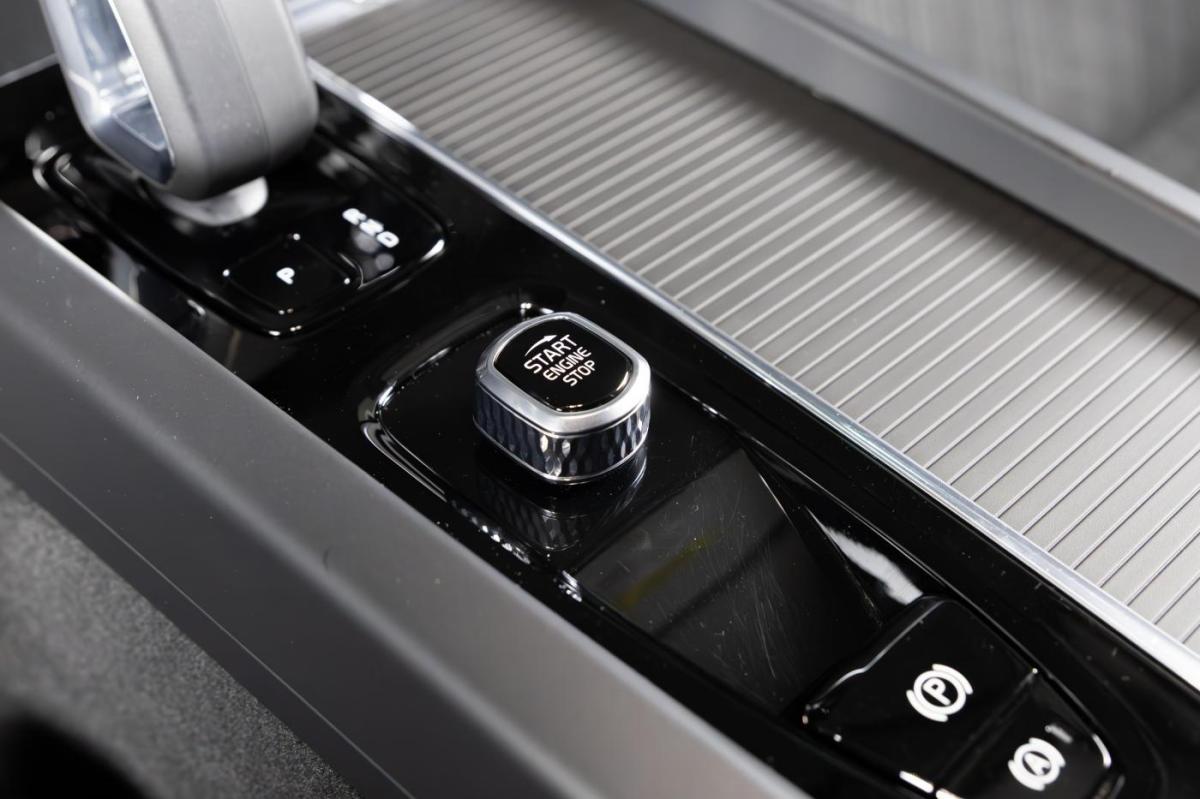 volvo-xc60-2023-hibrido-a-gasolina-1969cc