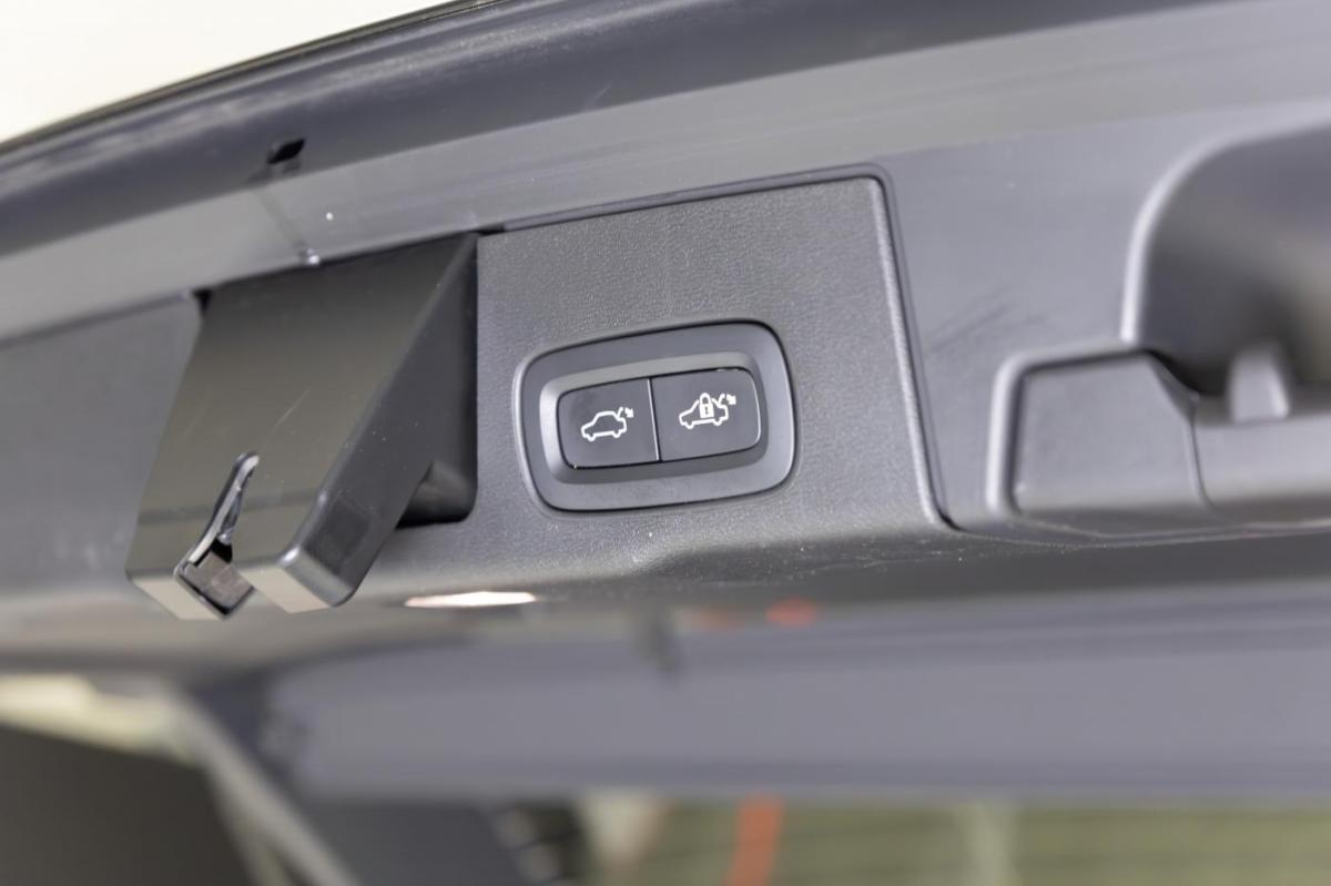 volvo-xc60-2023-hibrido-a-gasolina-1969cc