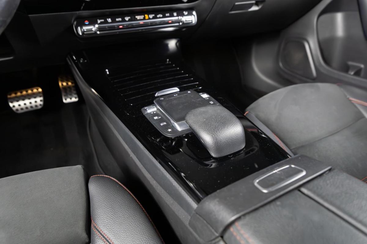 mercedes-benz-classe-a-2022-hibrido-a-gasolina-1332cc