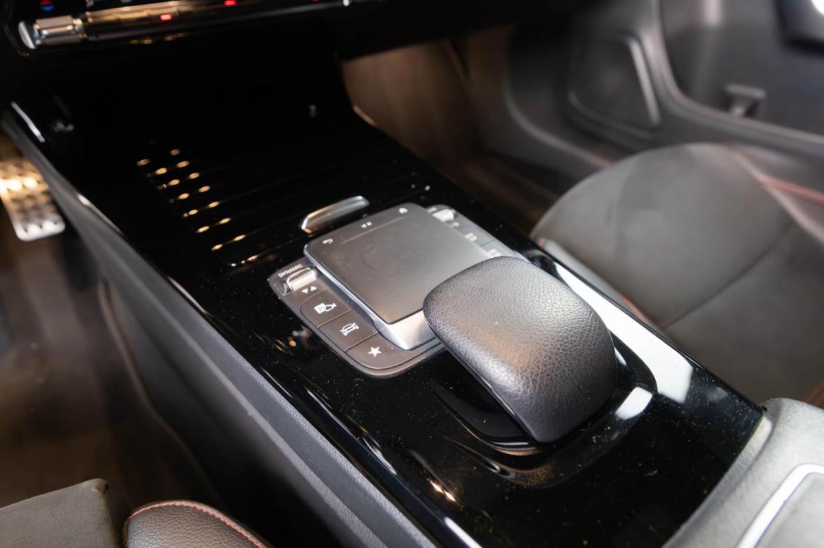 mercedes-benz-classe-a-2022-hibrido-a-gasolina-1332cc