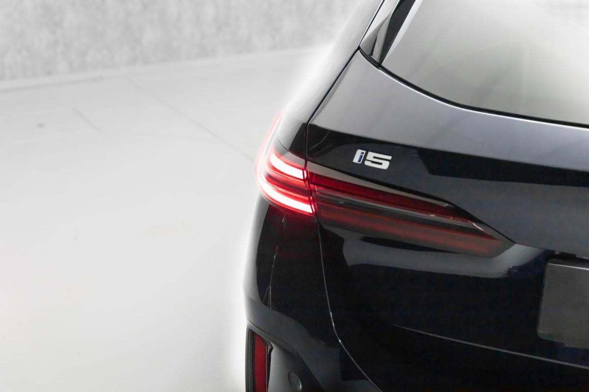 bmw-i3-2024-eletrico-0cc