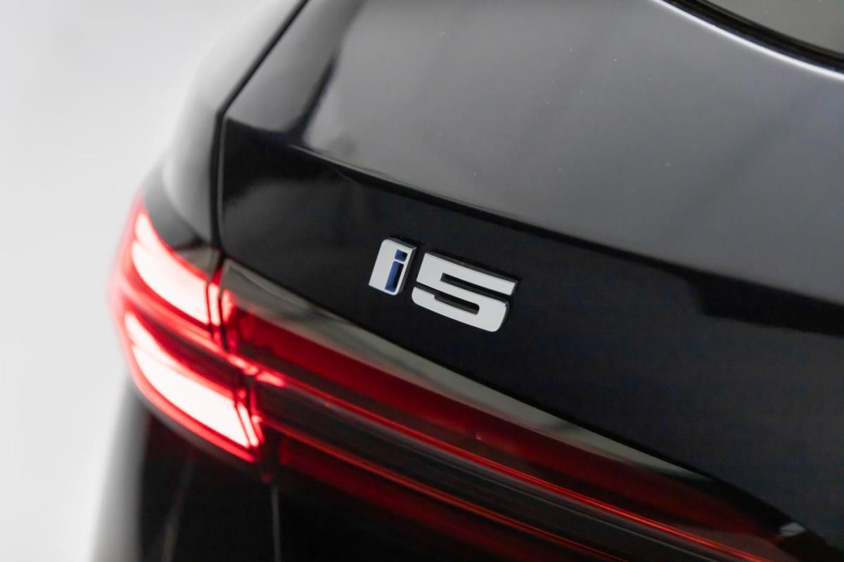 bmw-i3-2024-eletrico-0cc
