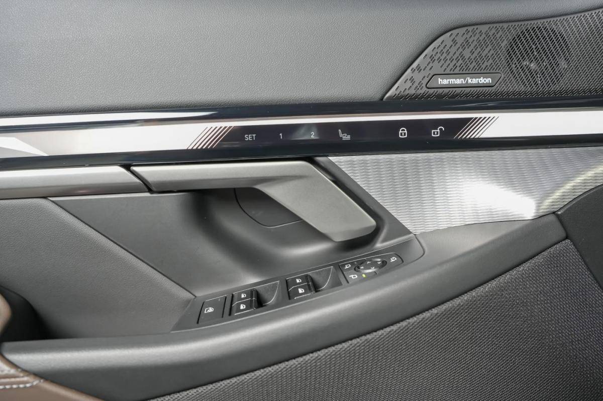 bmw-i3-2024-eletrico-0cc