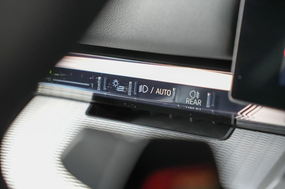 bmw-i3-2024-eletrico-0cc
