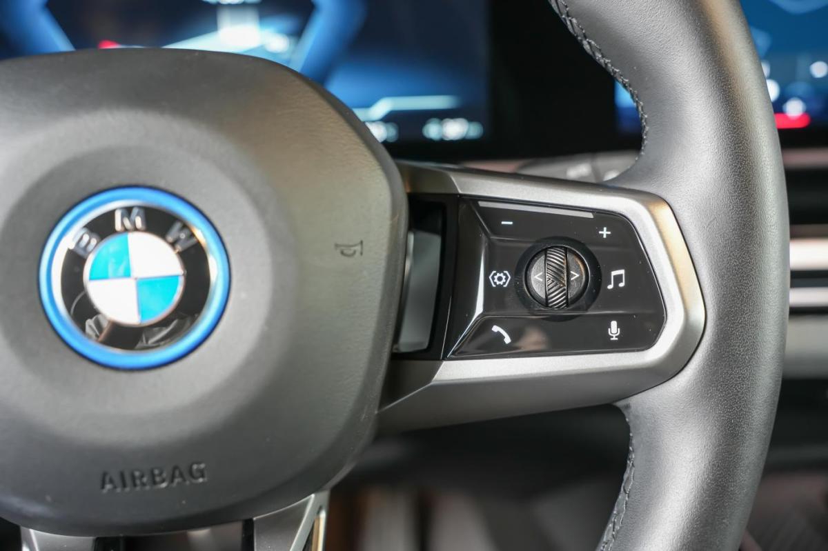 bmw-i3-2024-eletrico-0cc