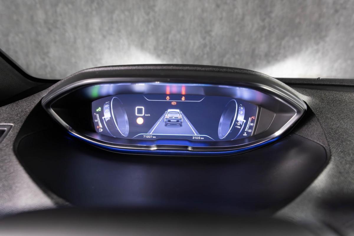 peugeot-5008-2018-diesel-1499cc