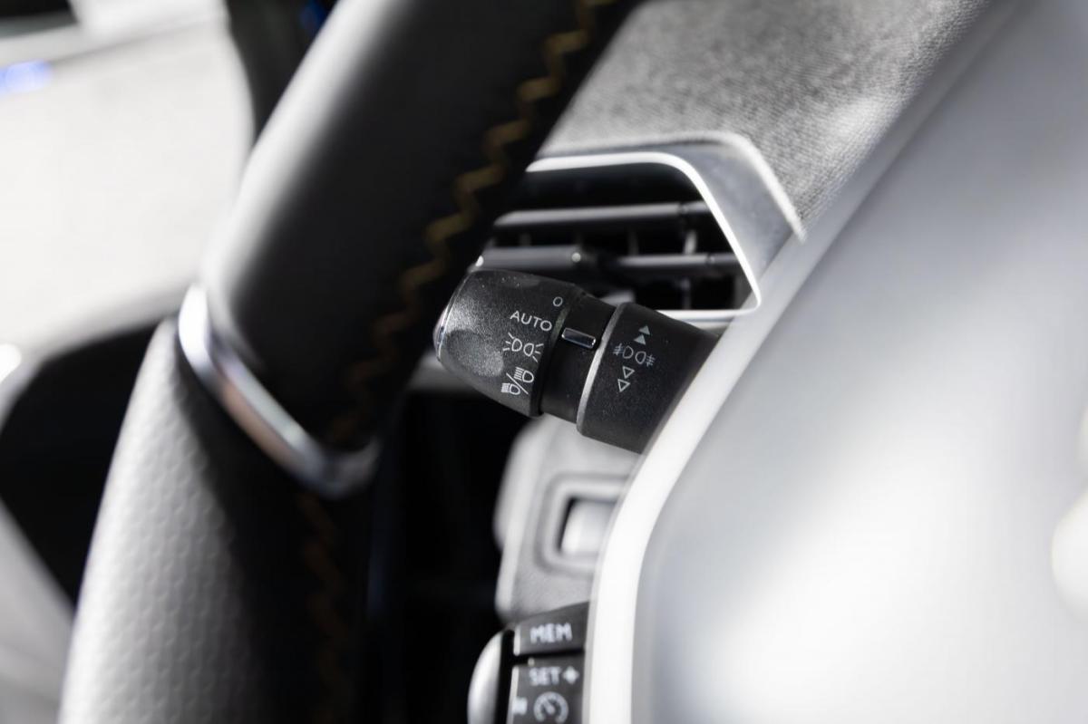 peugeot-5008-2018-diesel-1499cc