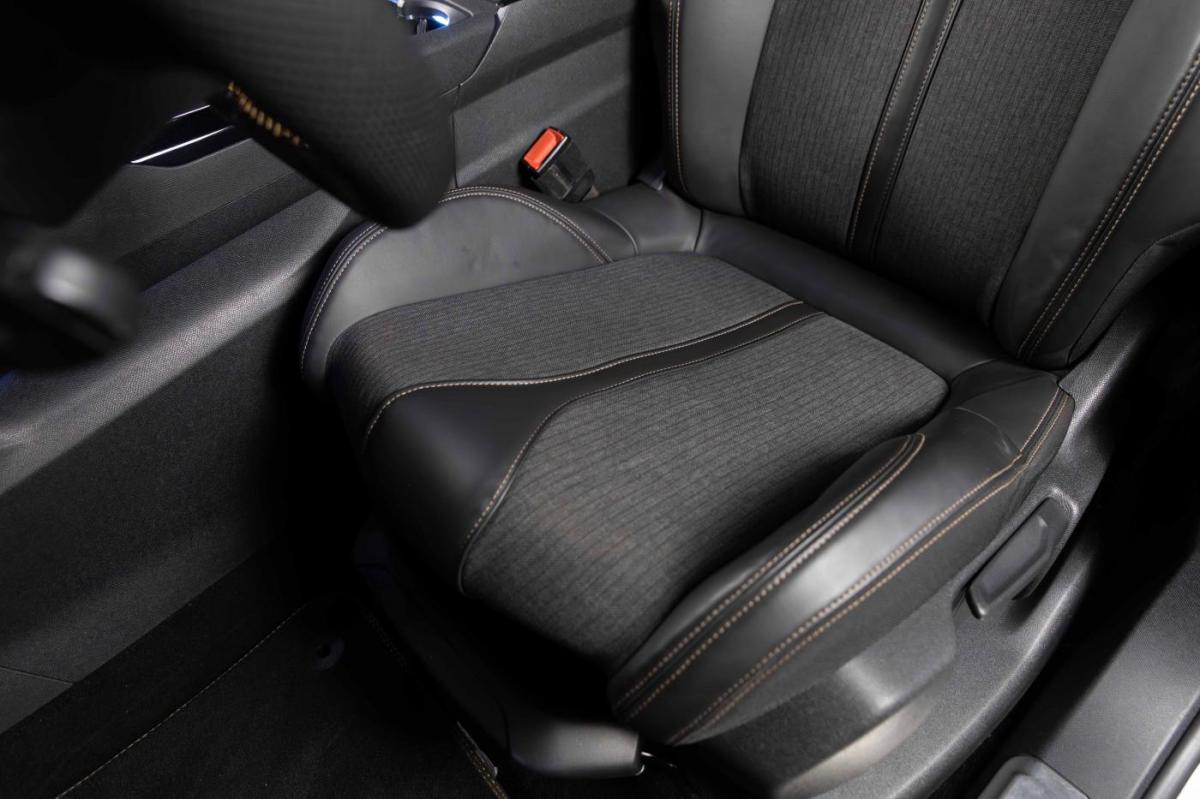 peugeot-5008-2018-diesel-1499cc