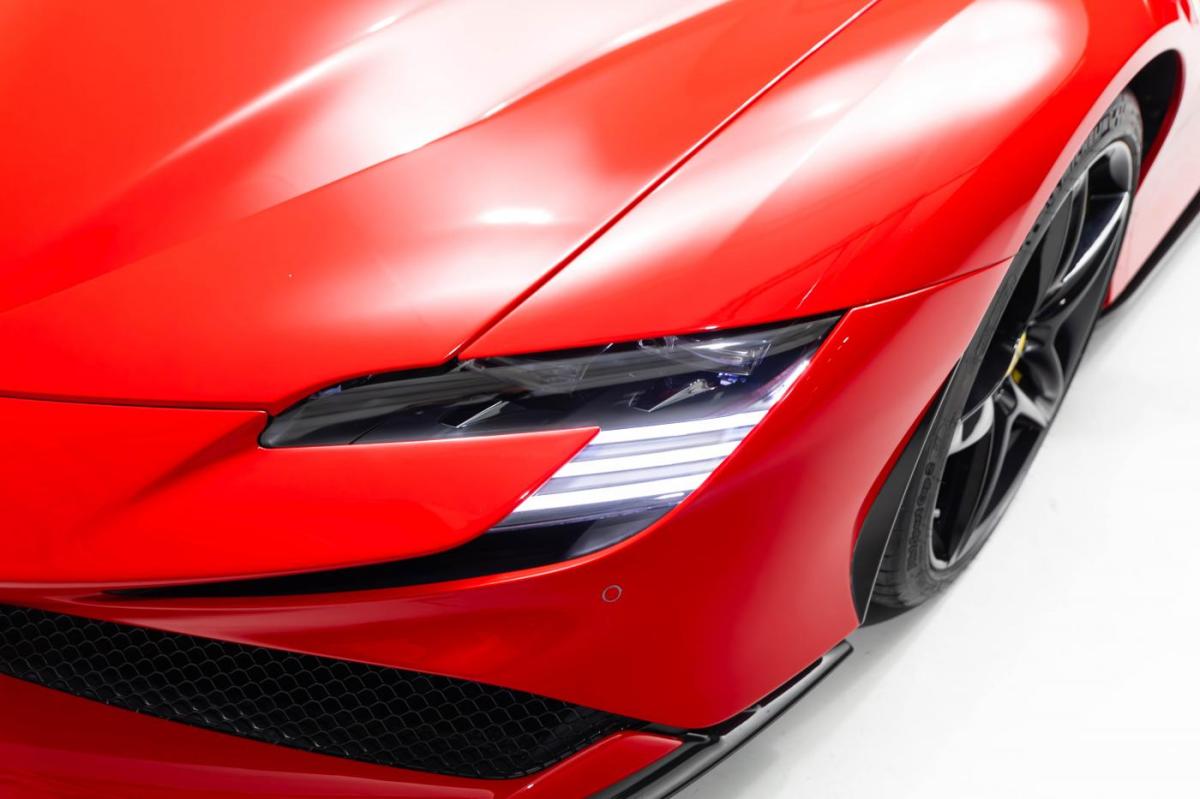 ferrari-sf90-2024-hibrido-a-gasolina-3990cc