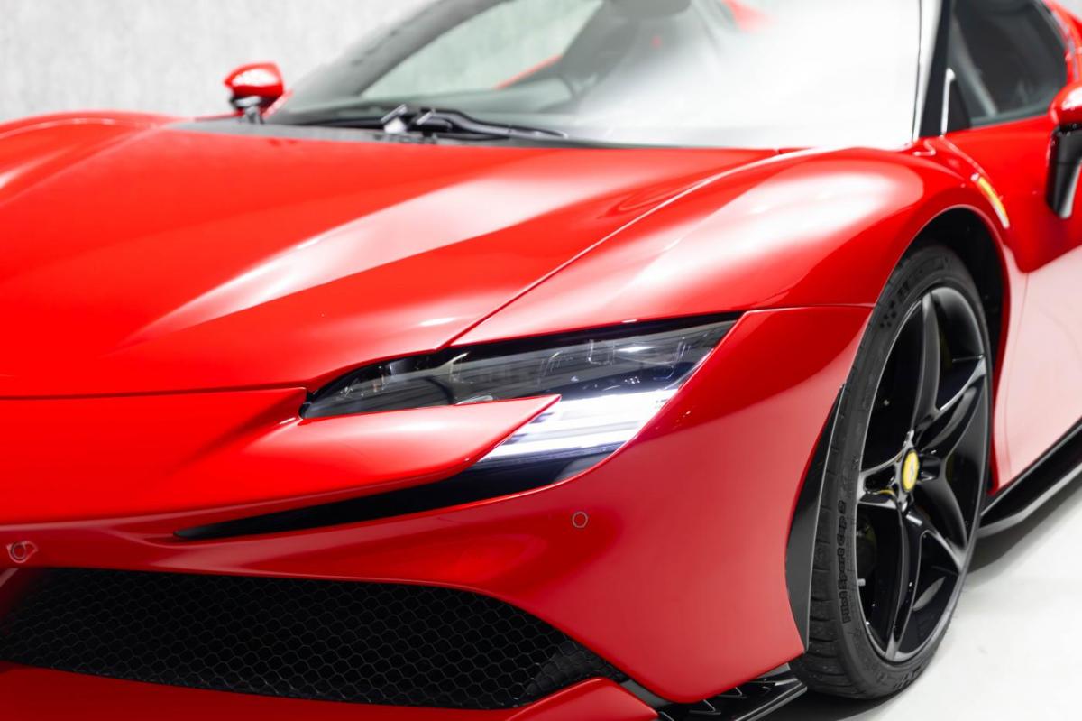 ferrari-sf90-2024-hibrido-a-gasolina-3990cc