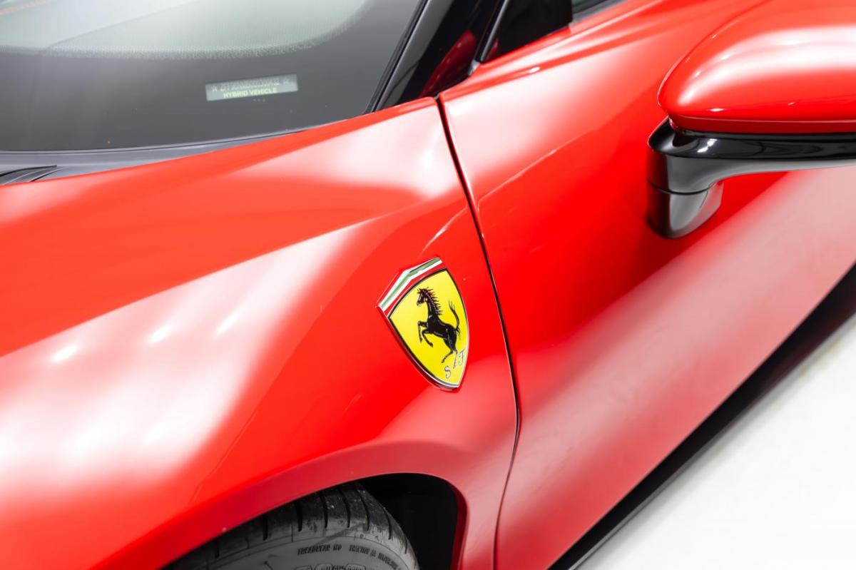 ferrari-sf90-2024-hibrido-a-gasolina-3990cc