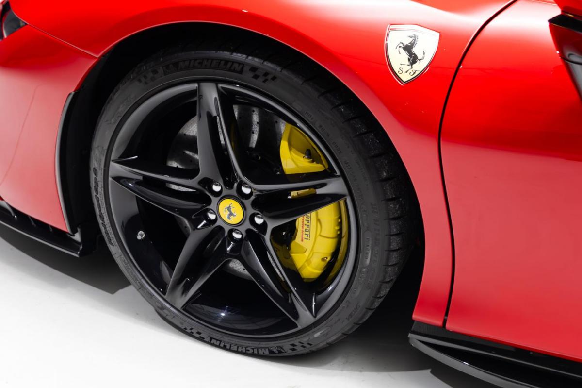 ferrari-sf90-2024-hibrido-a-gasolina-3990cc