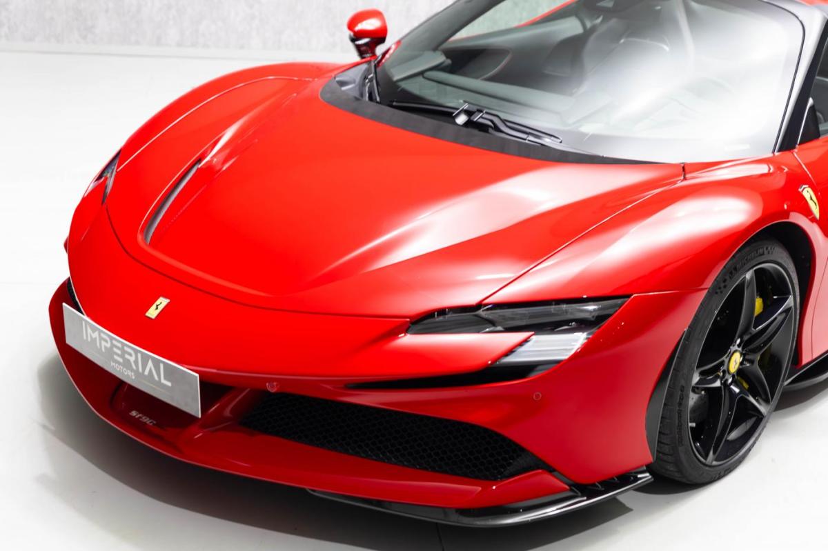 ferrari-sf90-2024-hibrido-a-gasolina-3990cc