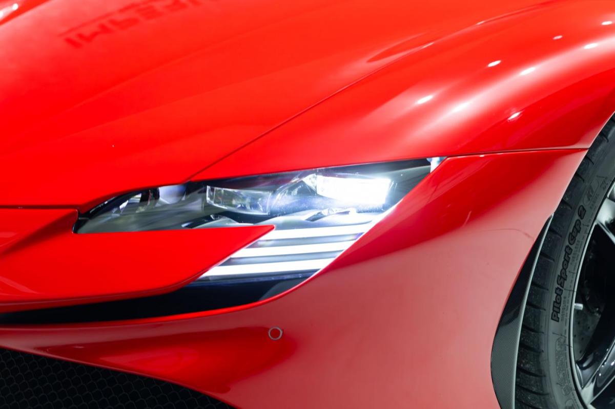 ferrari-sf90-2024-hibrido-a-gasolina-3990cc
