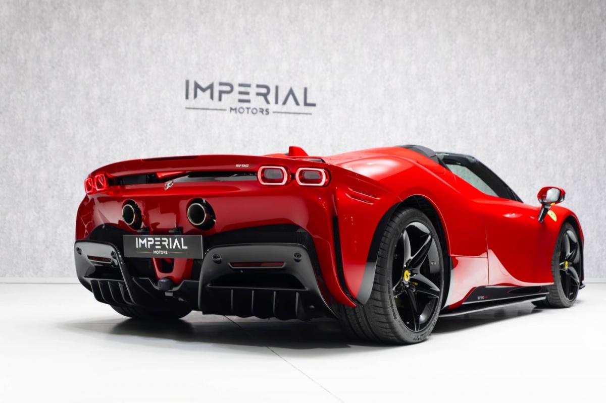 ferrari-sf90-2024-hibrido-a-gasolina-3990cc