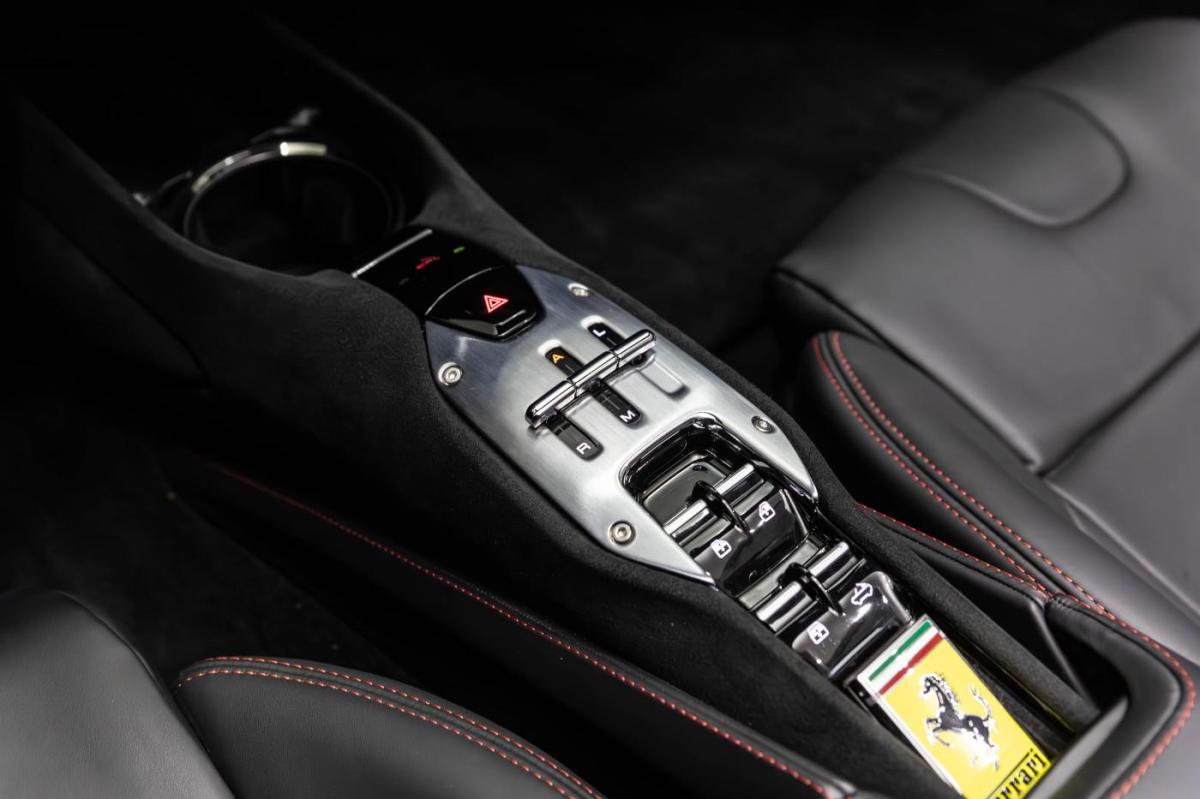 ferrari-sf90-2024-hibrido-a-gasolina-3990cc