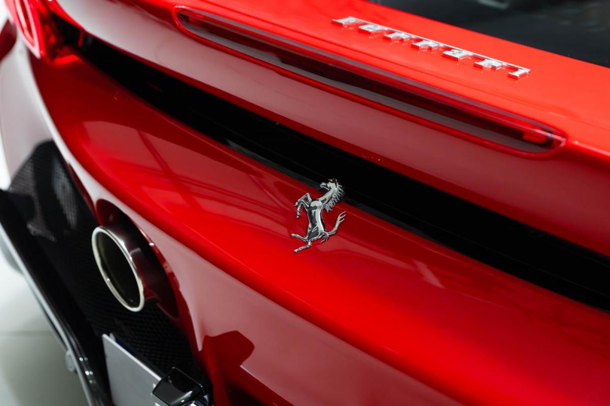 ferrari-sf90-2024-hibrido-a-gasolina-3990cc