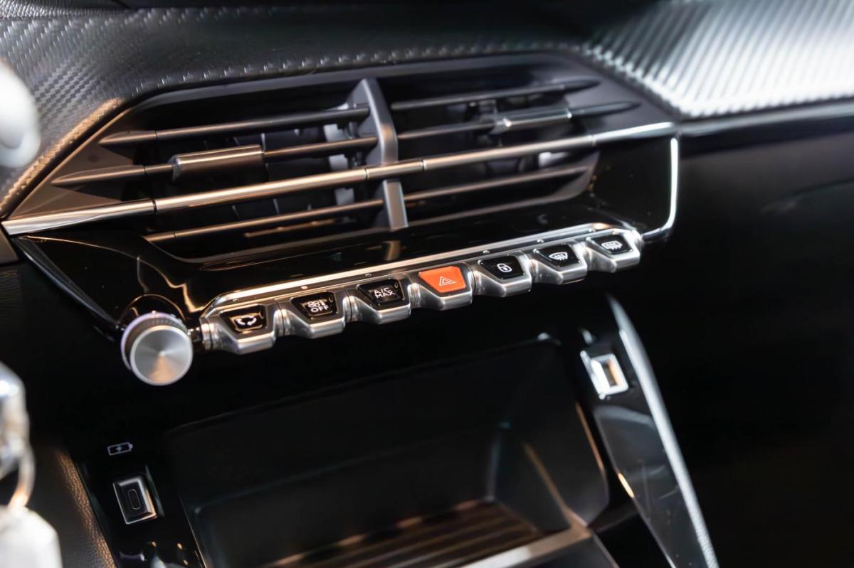 peugeot-208-2023-gasolina-1199cc