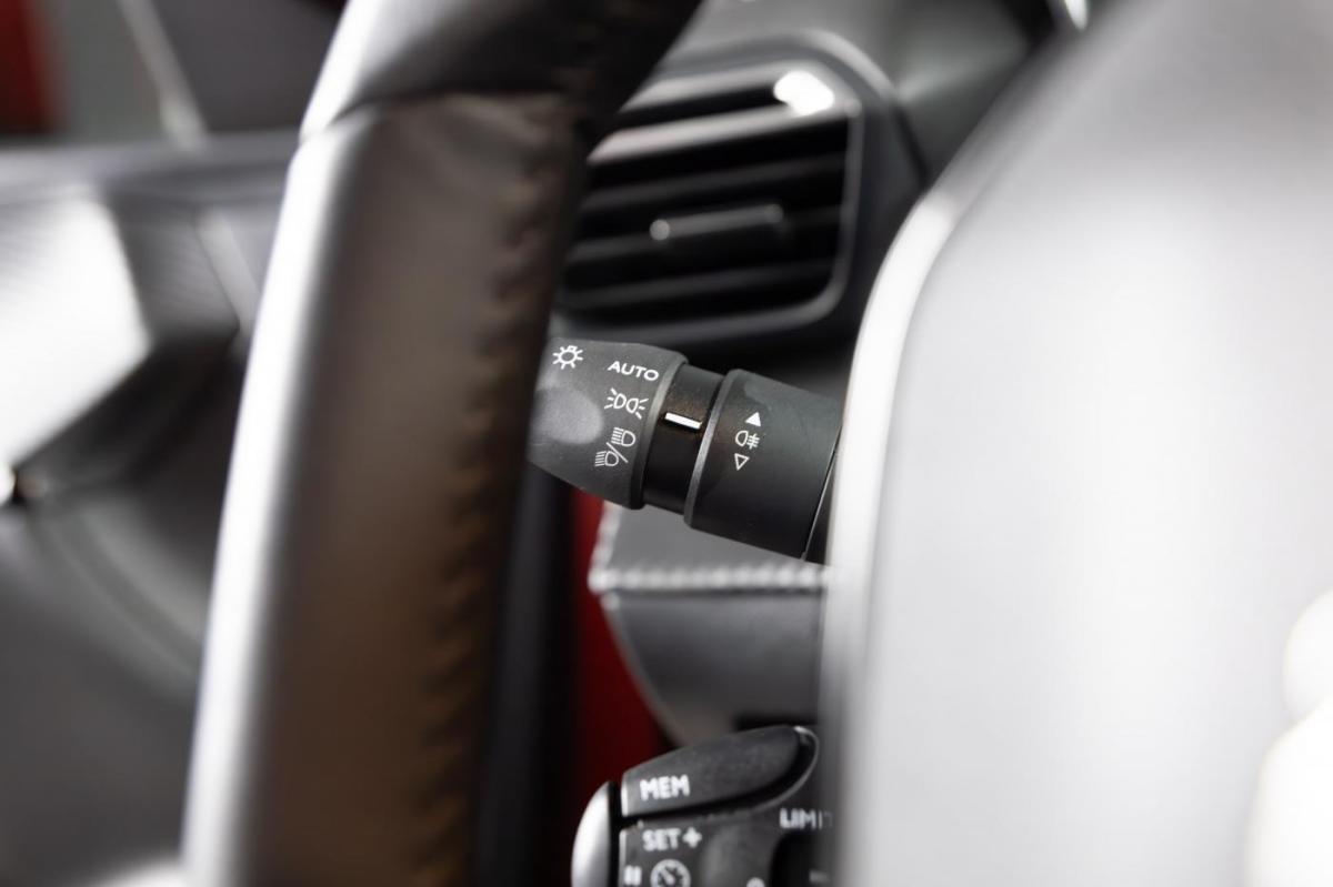 peugeot-208-2023-gasolina-1199cc
