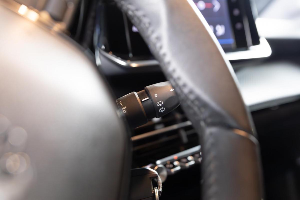 peugeot-208-2023-gasolina-1199cc